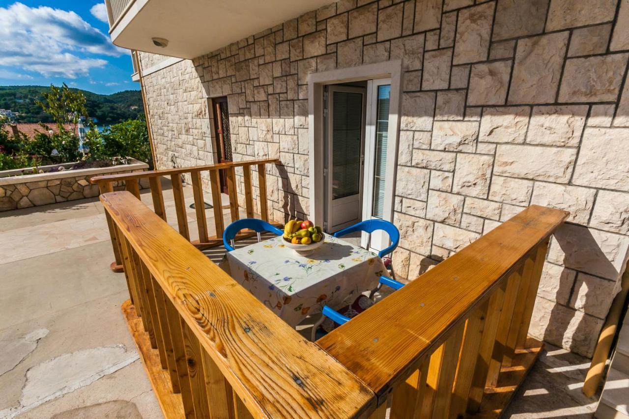 Sea View Apartment Sumartin Exterior photo
