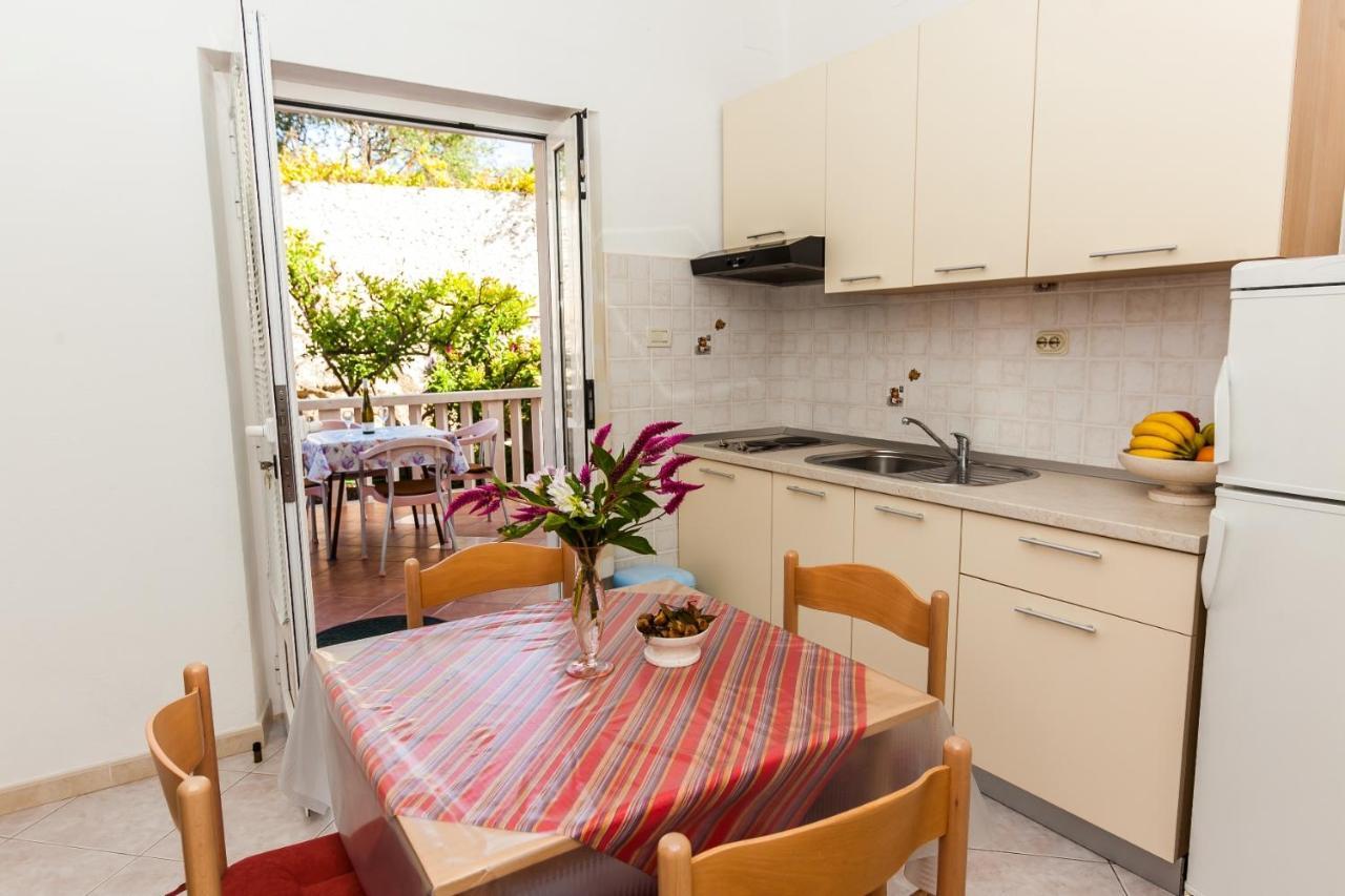 Sea View Apartment Sumartin Exterior photo