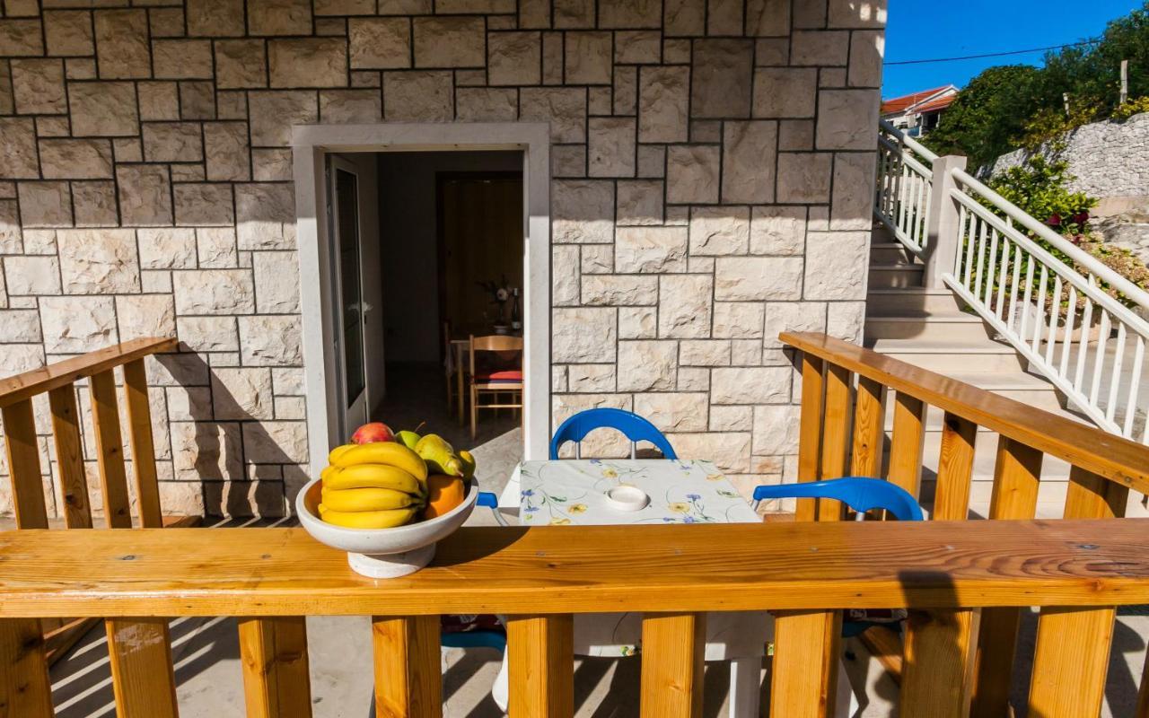 Sea View Apartment Sumartin Exterior photo